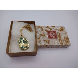 The Nature Company Green Stone Pendant Necklace W/ Gold-Tone Chain 1991 Vintage